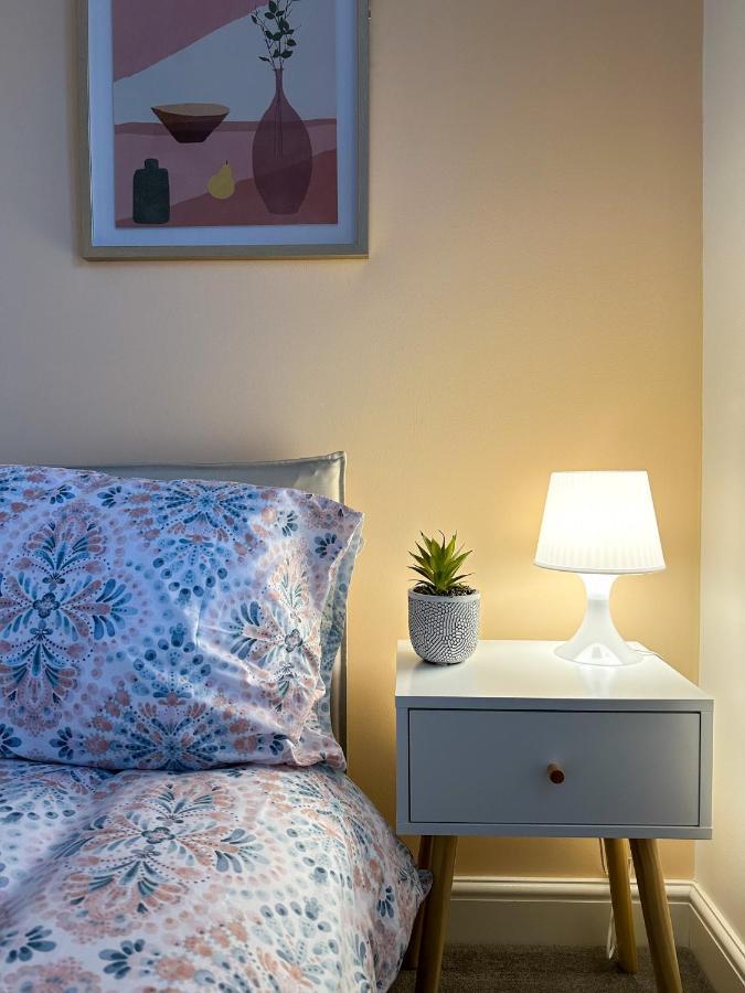 Luxury 2 Bedroom City Centre Apartment - Secure Parking - Amazing Location! Canterbury Exteriér fotografie