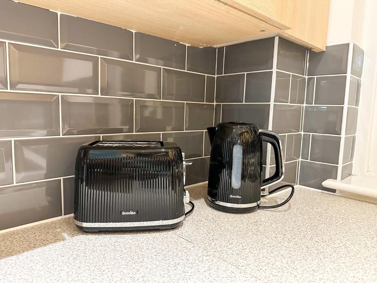 Luxury 2 Bedroom City Centre Apartment - Secure Parking - Amazing Location! Canterbury Exteriér fotografie
