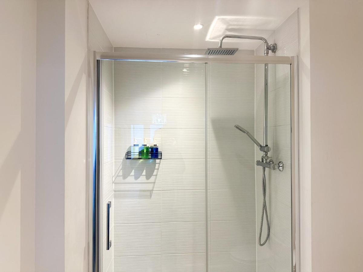 Luxury 2 Bedroom City Centre Apartment - Secure Parking - Amazing Location! Canterbury Exteriér fotografie